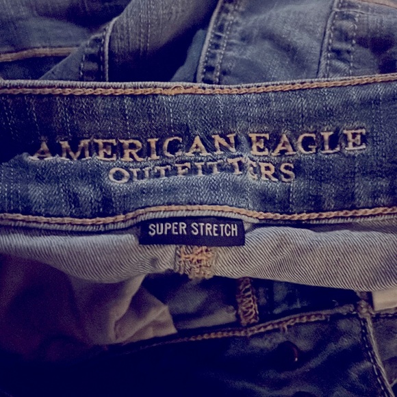 Size 4 long American eagle Jeans 👖 with holes! - Picture 4 of 5